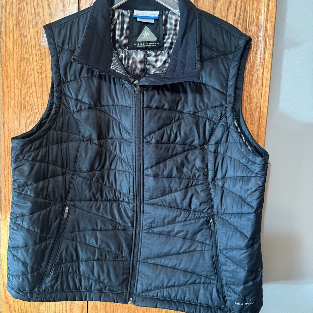Columbia Women's Black Quilted Vest